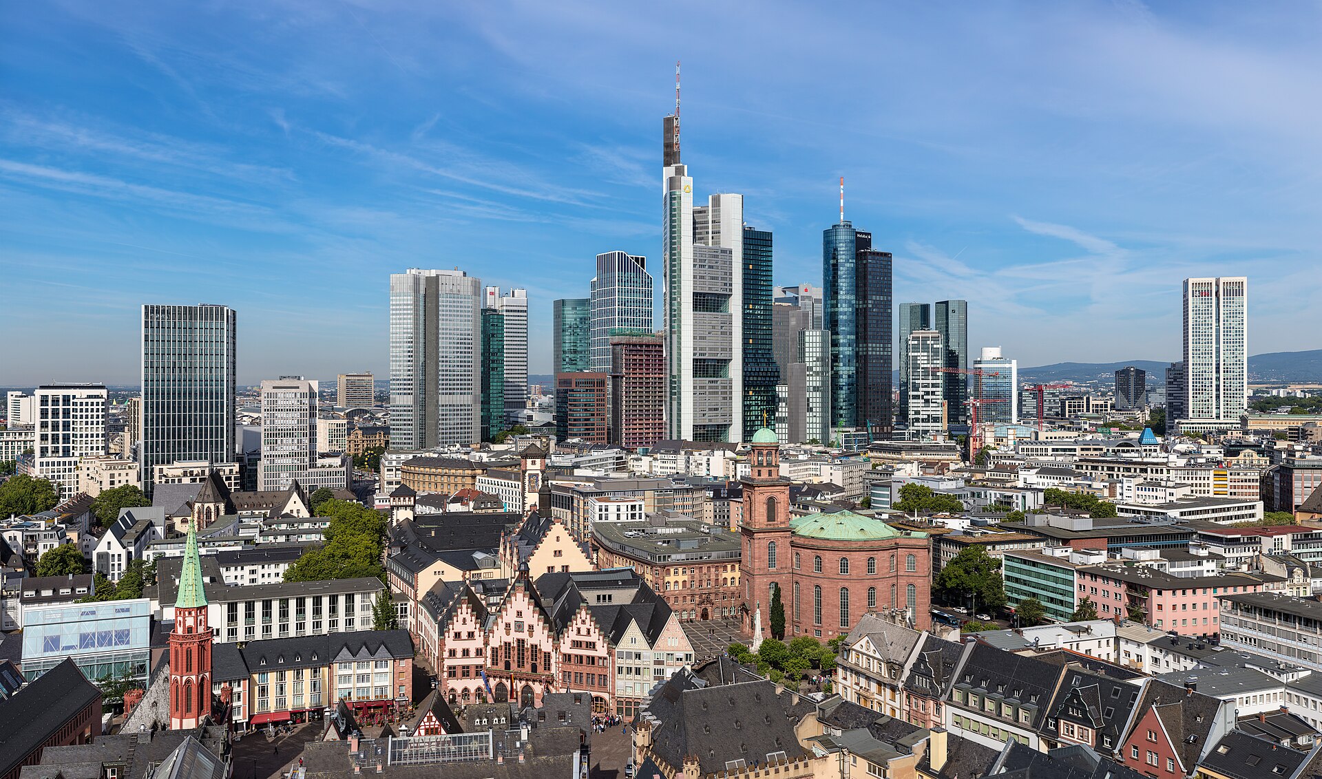 Stadtmotiv in Frankfurt am Main – Frankfurter Altstadt mit Skyline 2019 (100MP)